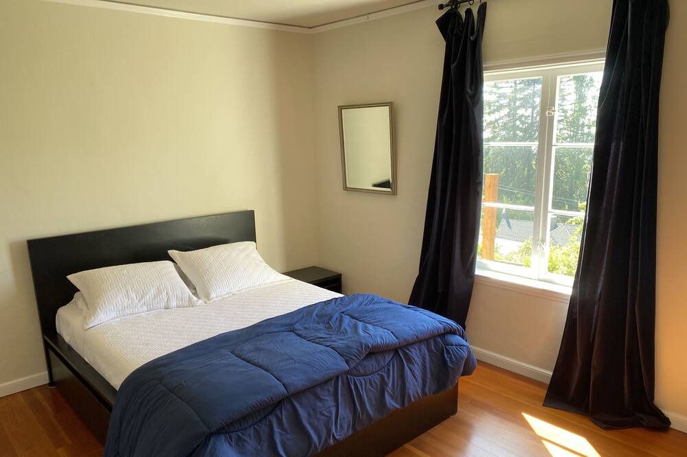 Photo of Bedroom in Upper Rockridge