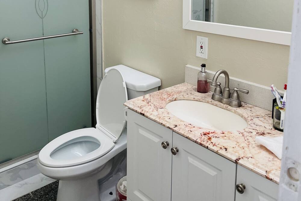 Photo of Bathroom in Union City