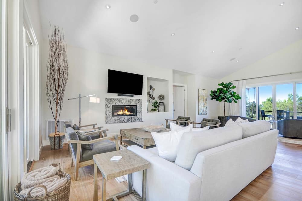 Photo of Livingroom in Napa