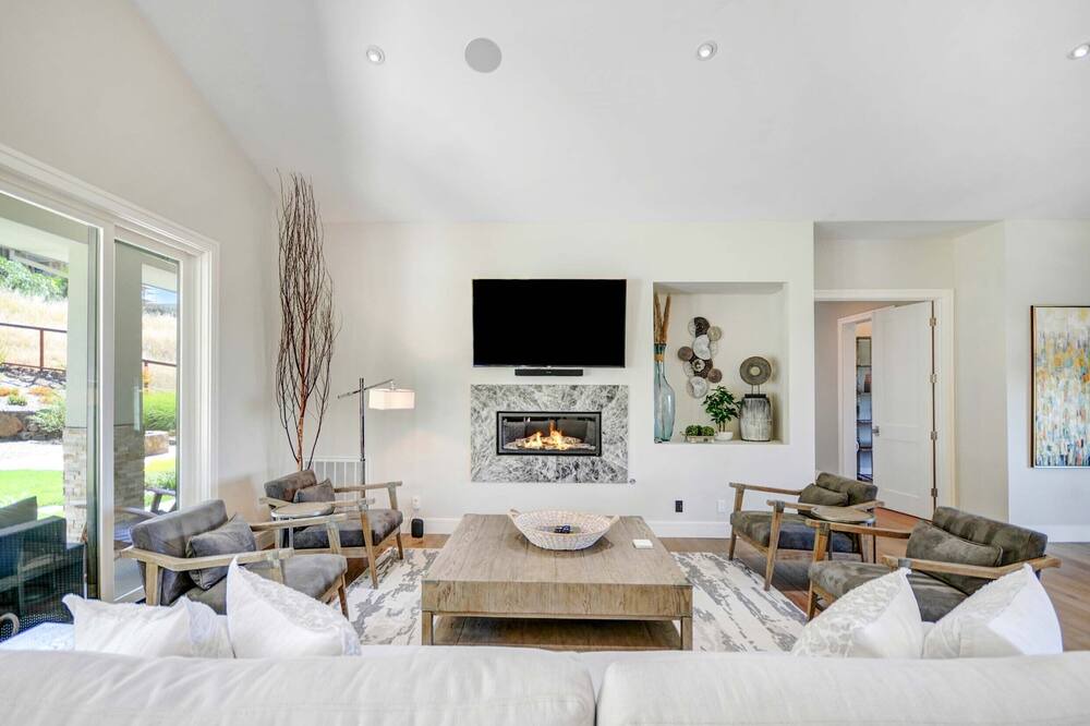 Photo of Livingroom in Napa