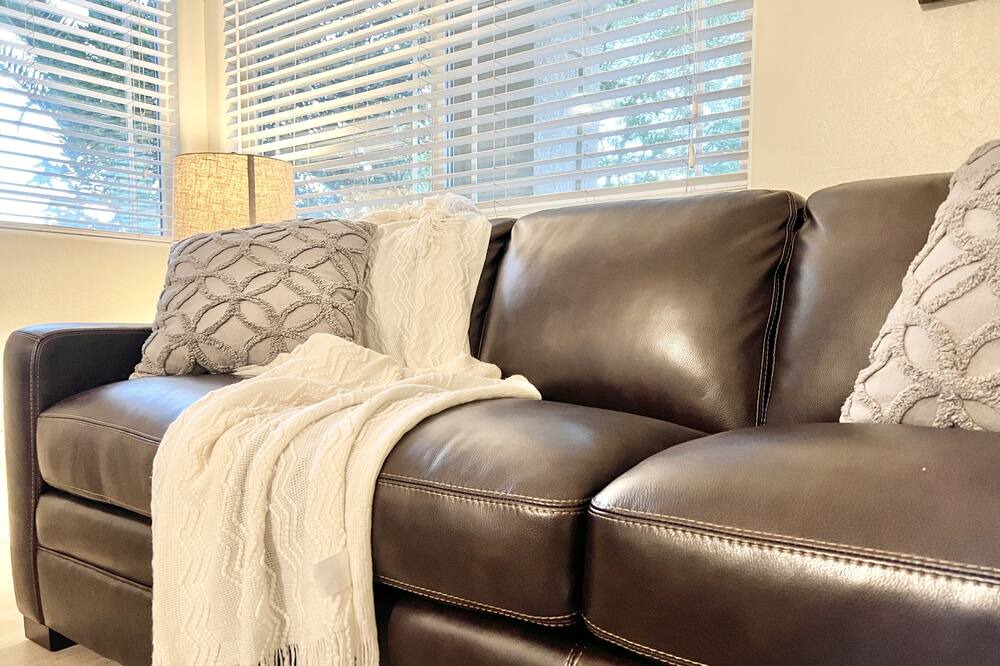 Photo of Livingroom in Rosedale