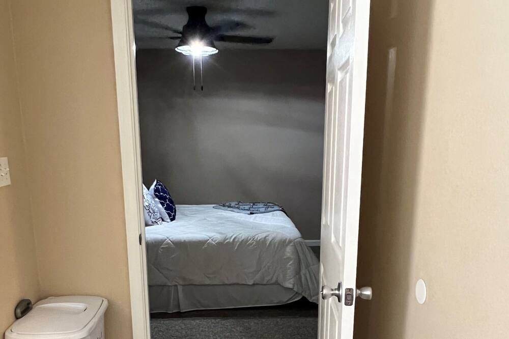 Photo of Bedroom in Springville