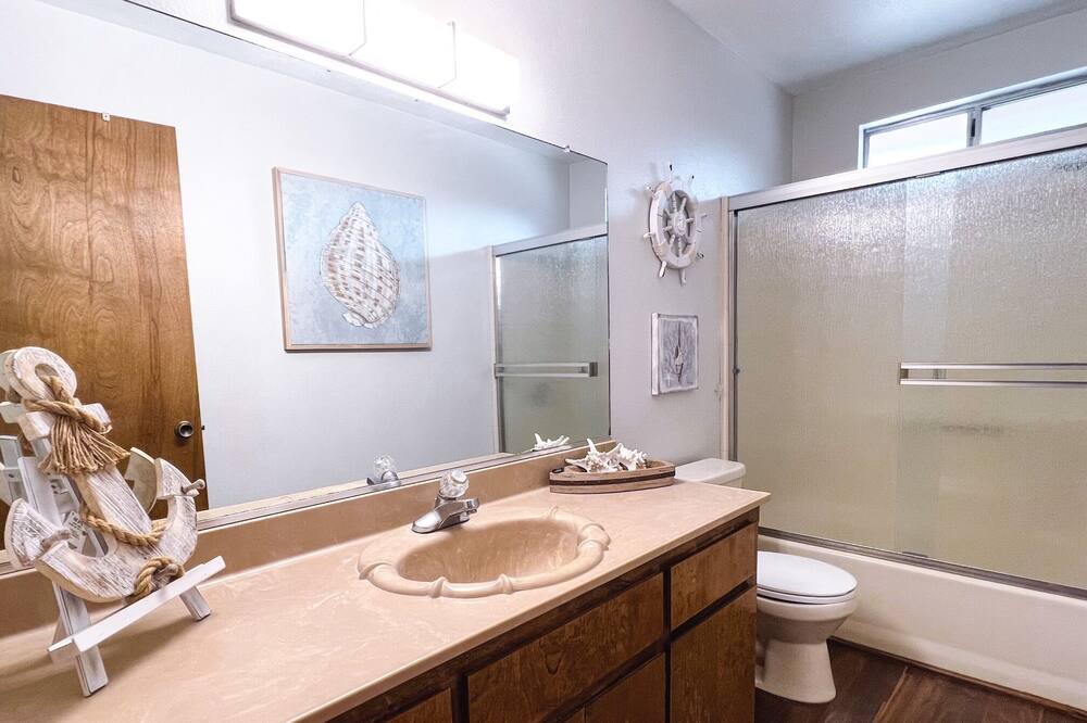 Photo of Bathroom in Tulare
