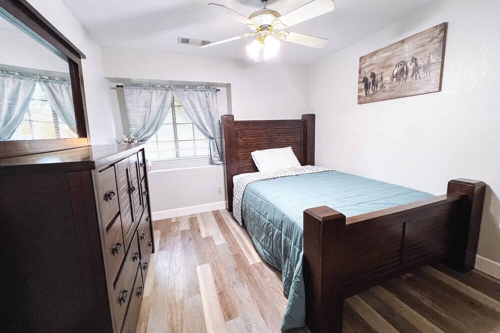 Photo of Bedroom in Tulare
