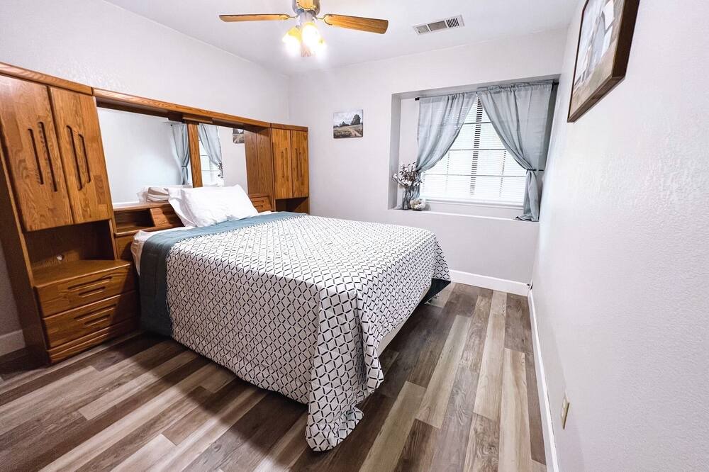 Photo of Bedroom in Tulare