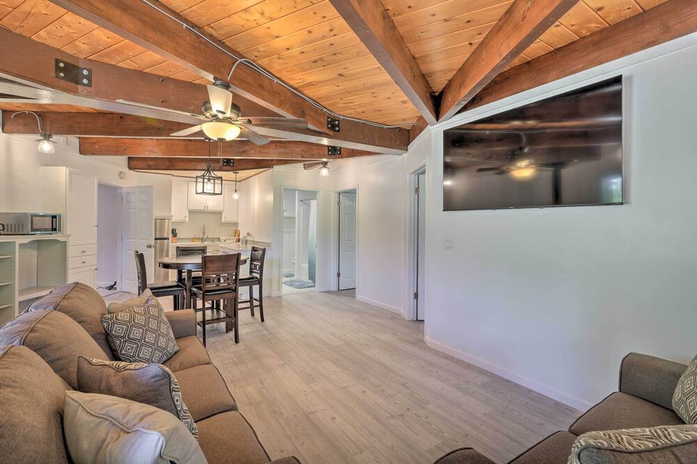 Photo of Livingroom in Apple Hill