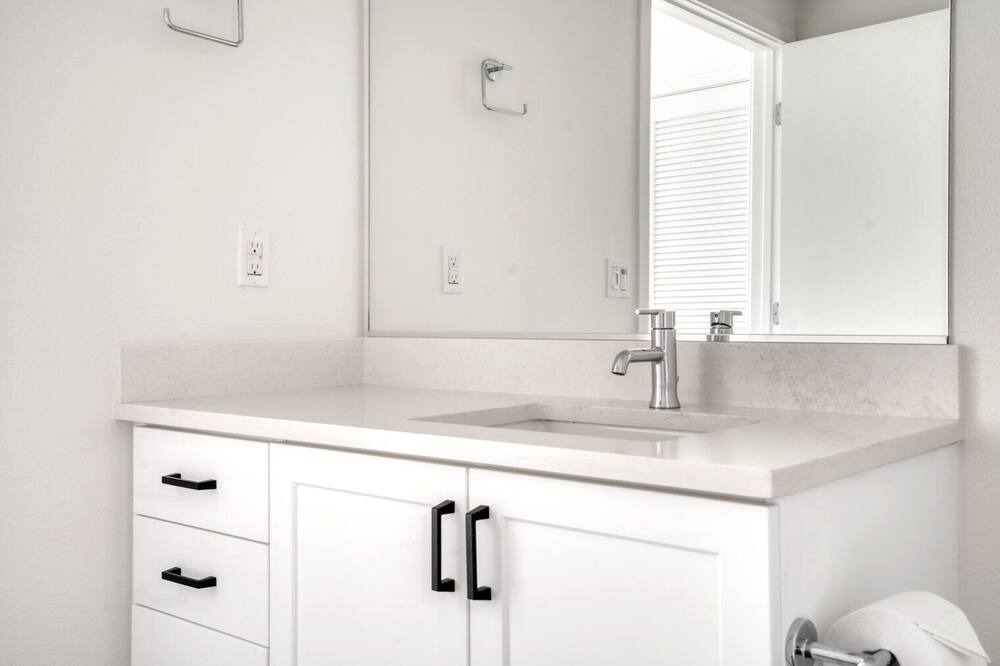 Photo of Bathroom in Central San Mateo