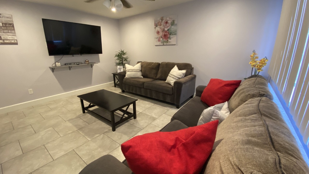 Photo of Livingroom in Southwestern Sacramento