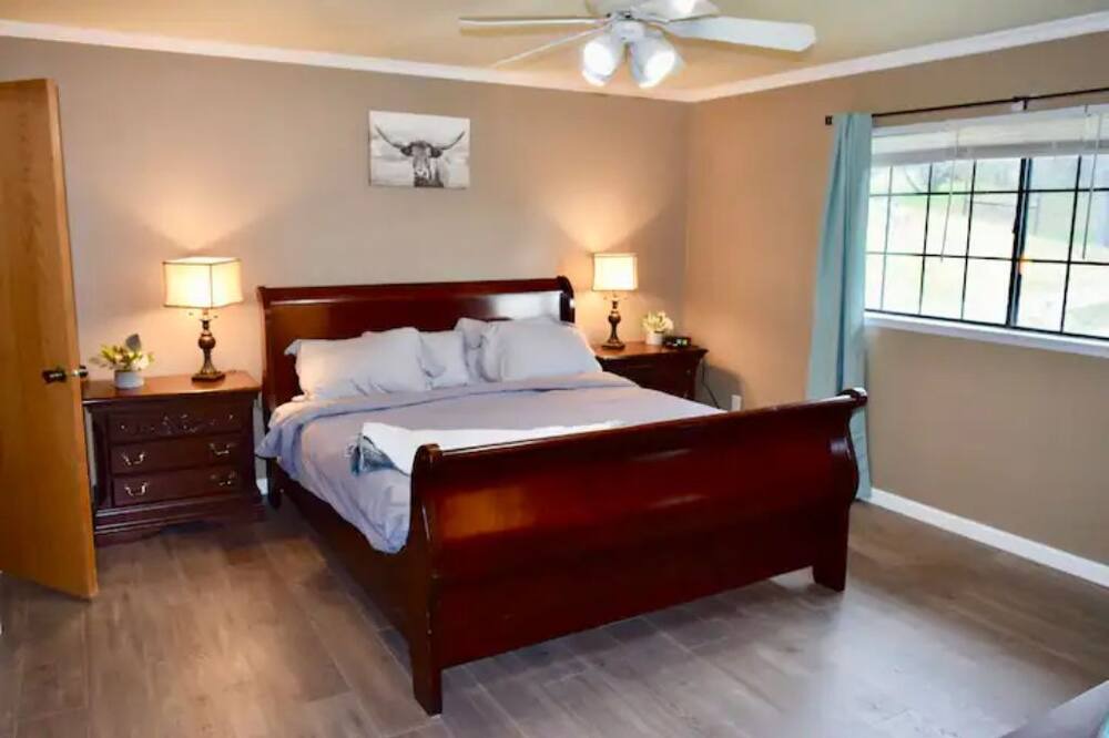 Photo of Bedroom in Coarsegold
