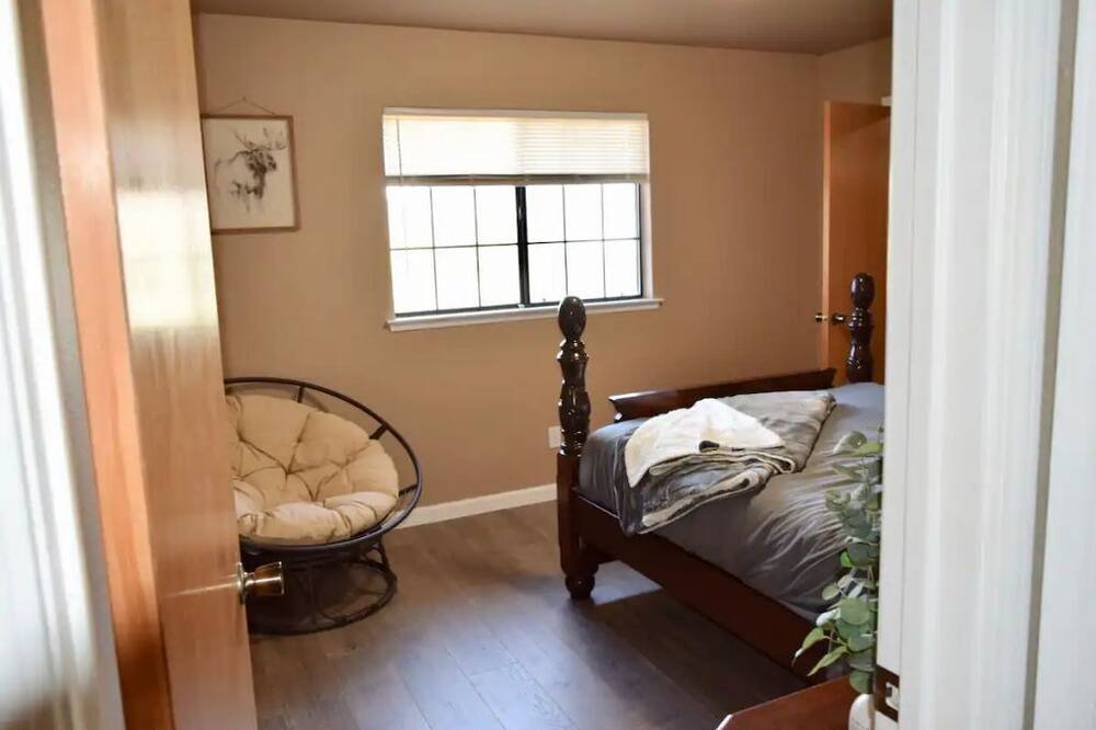 Photo of Bedroom in Coarsegold