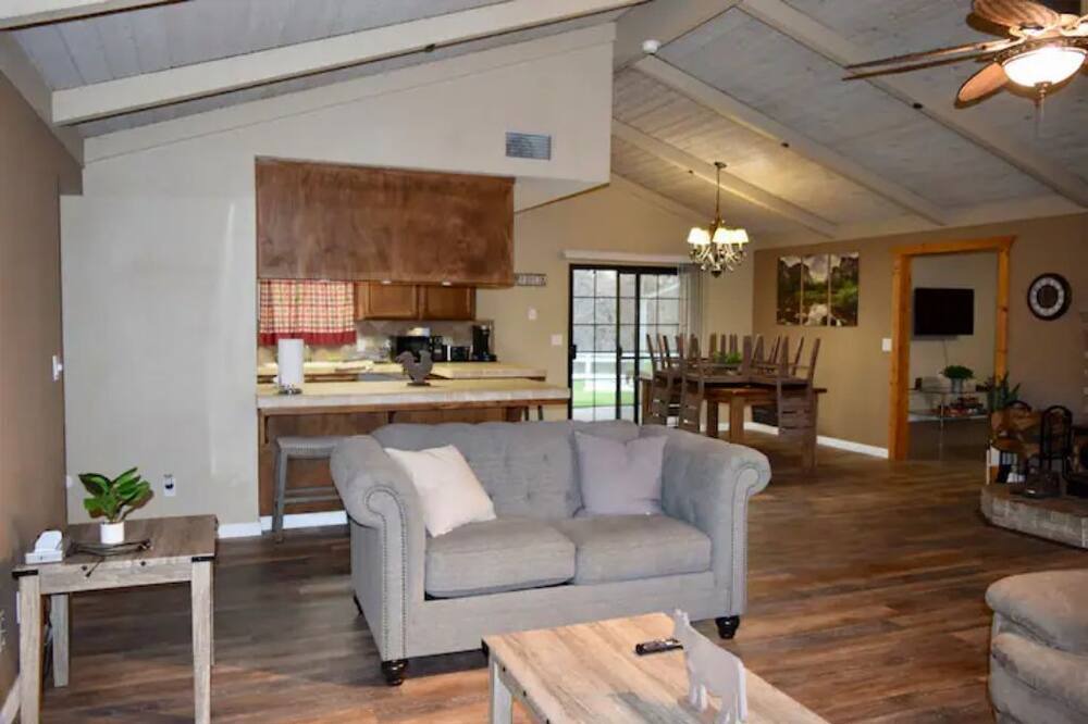Photo of Livingroom in Coarsegold