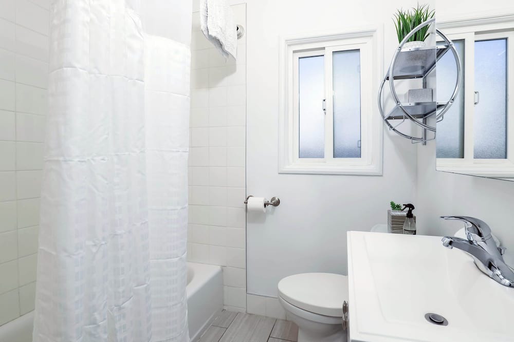 Photo of Bathroom in Oakland