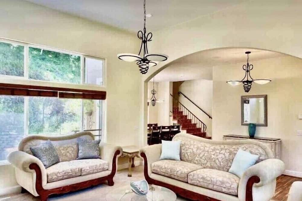 Photo of Bedroom in Carmel Valley
