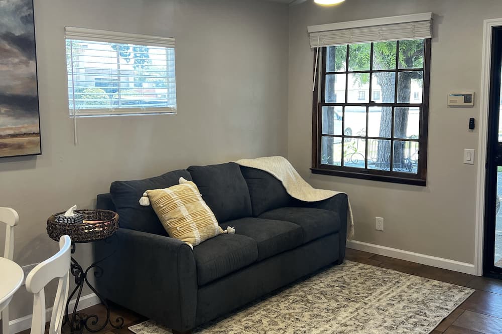 Photo of Livingroom in Tulare