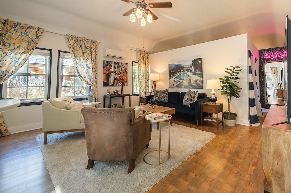 Photo of Livingroom in Tower District