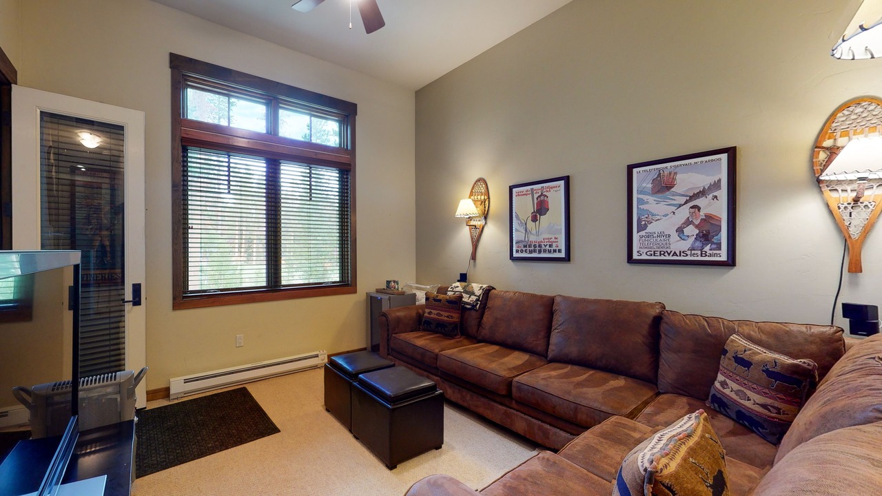 Photo of Livingroom in Woodwinds
