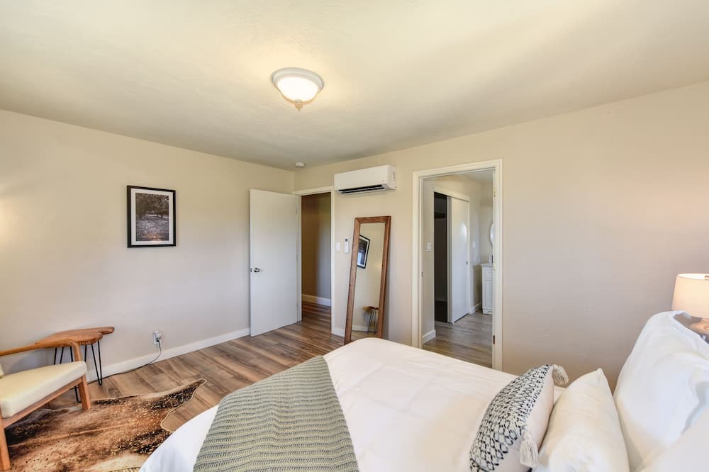 Photo of Bedroom in Apple Hill
