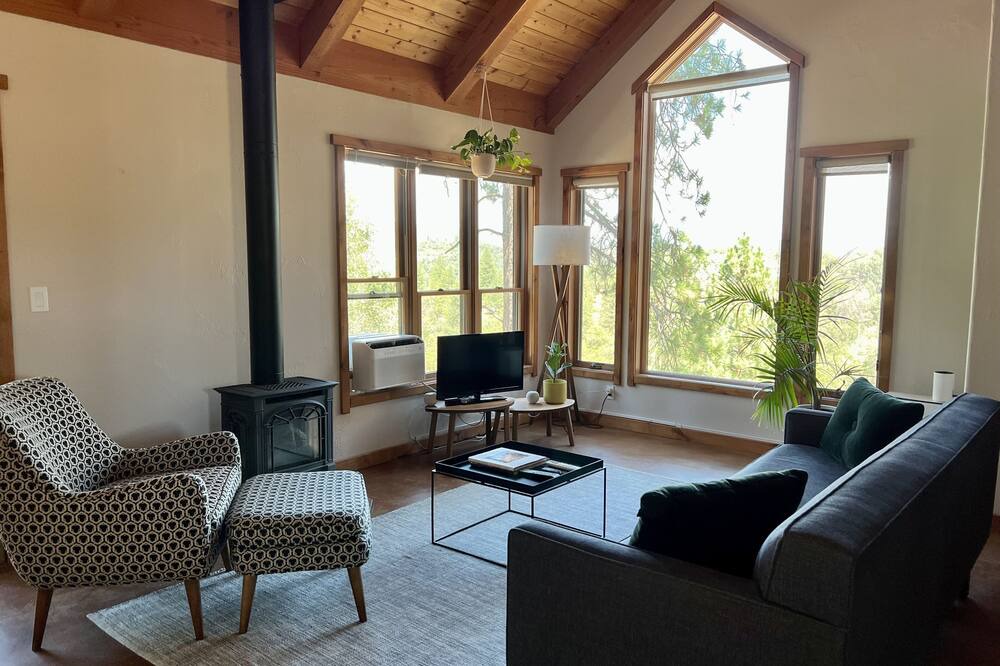 Photo of Livingroom in Groveland
