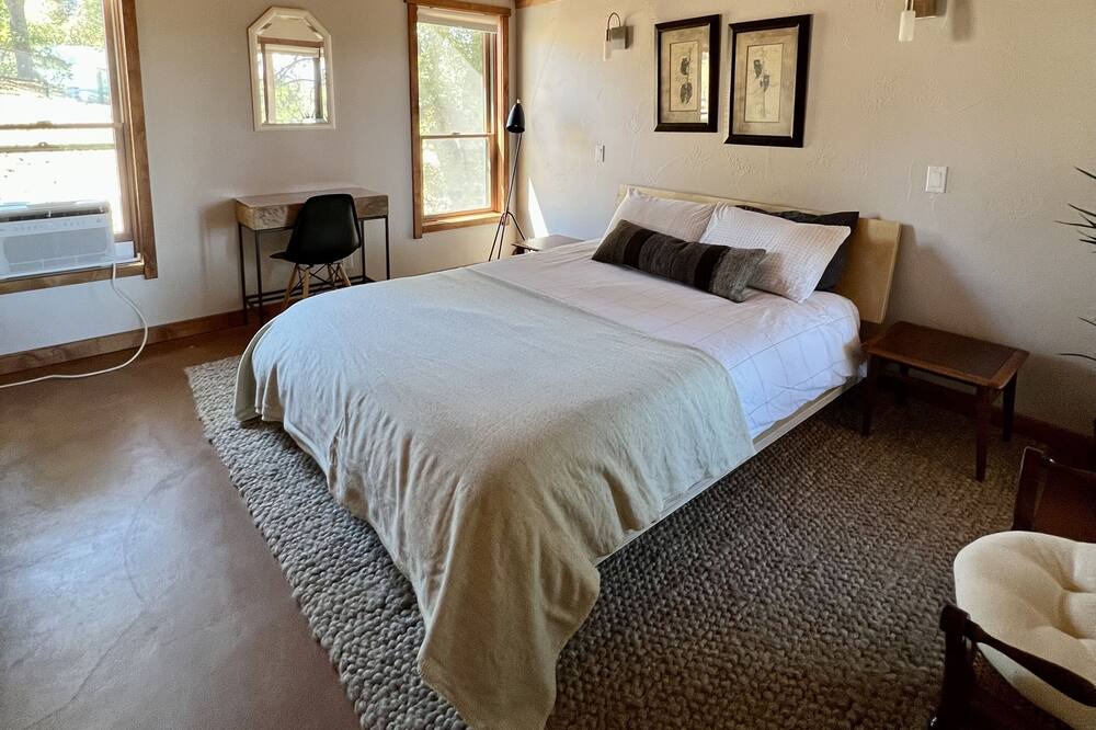 Photo of Bedroom in Groveland