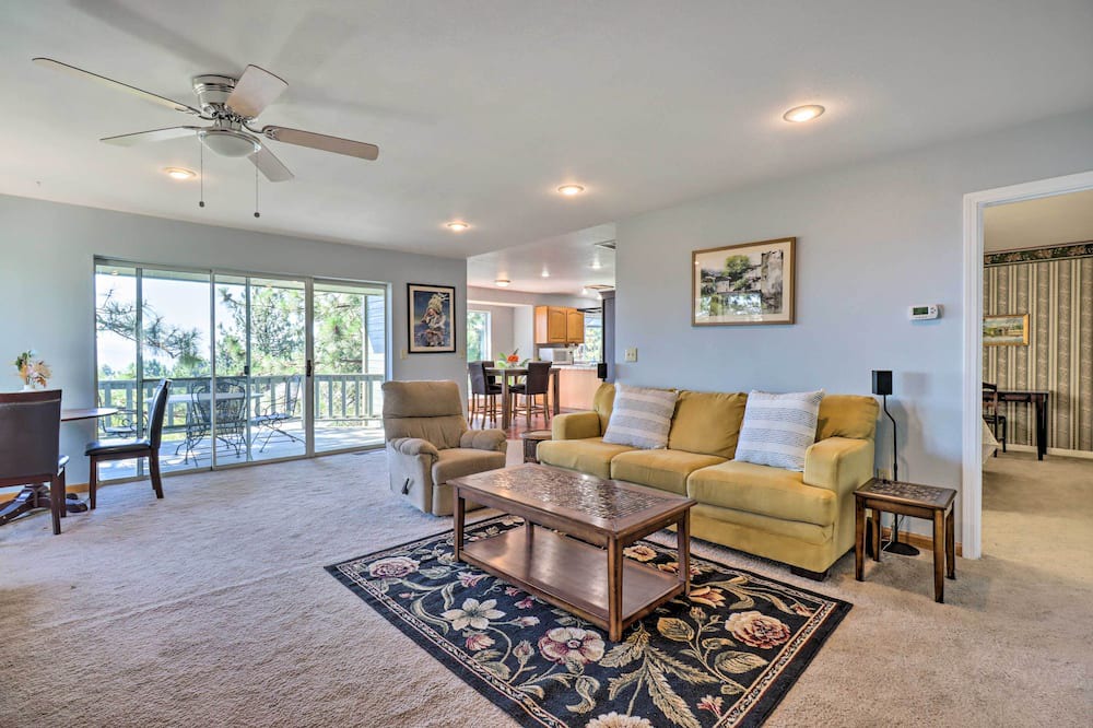 Photo of Livingroom in Carson City