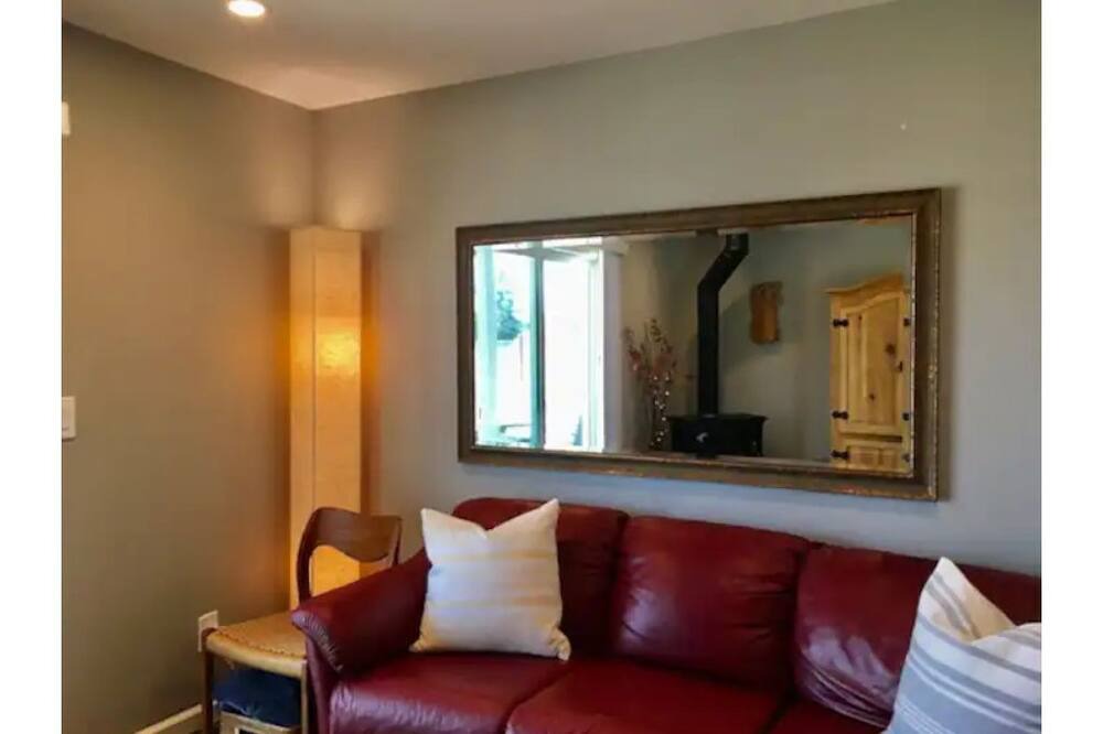 Photo of Livingroom in Johnson Lane