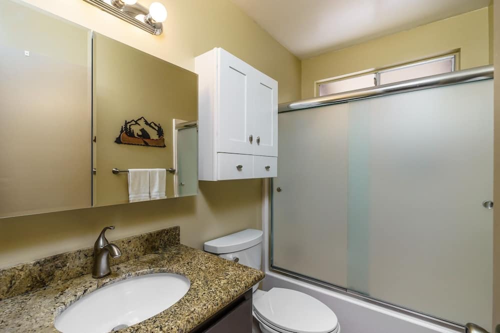 Photo of Bathroom in Groveland