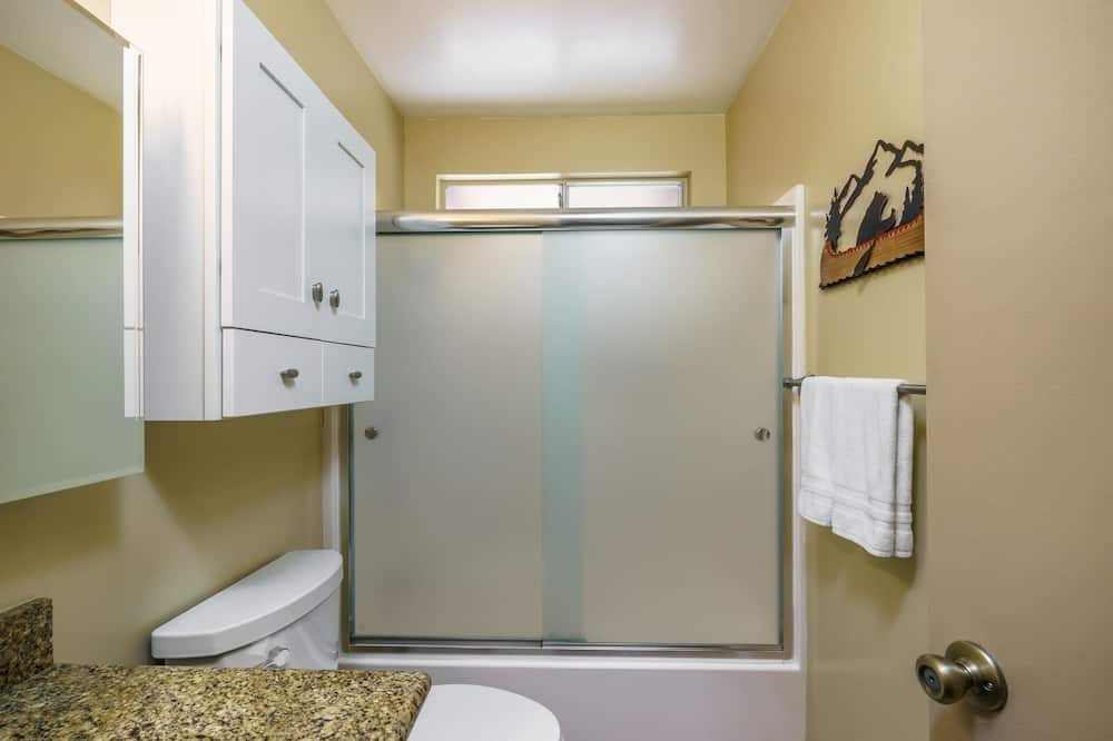 Photo of Bathroom in Groveland