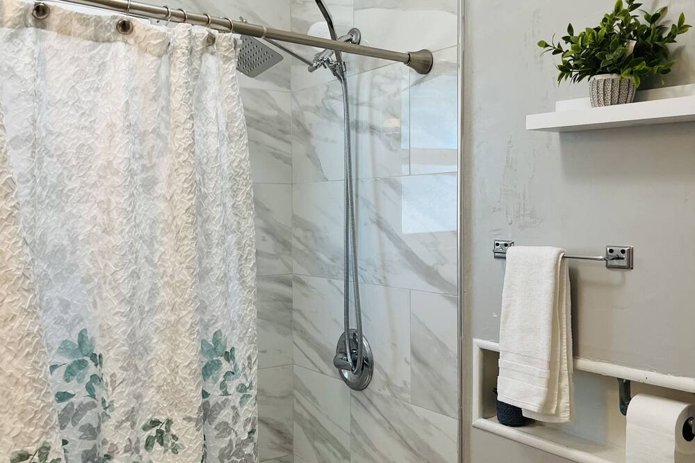 Photo of Bathroom in Lemoore
