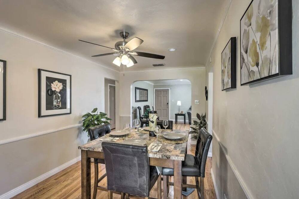 Photo of Livingroom in Bakersfield