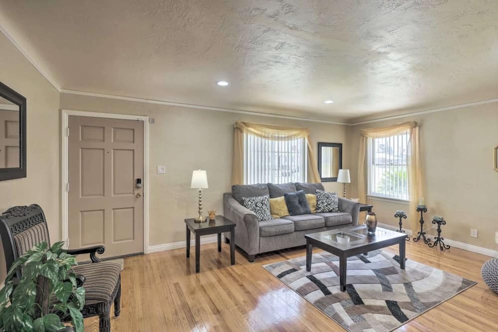 Photo of Livingroom in Bakersfield
