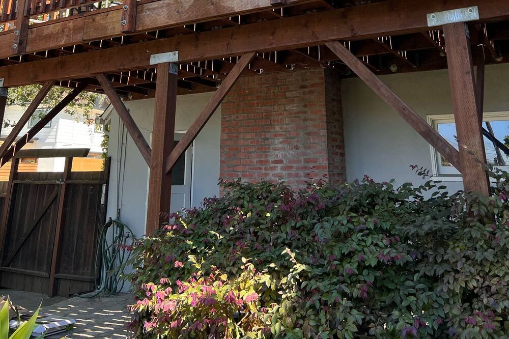Photo of Outdoor in Upper Rockridge