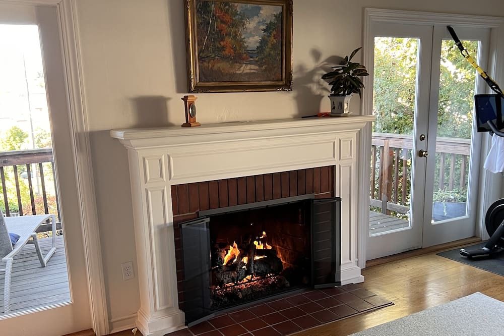 Photo of Livingroom in Upper Rockridge