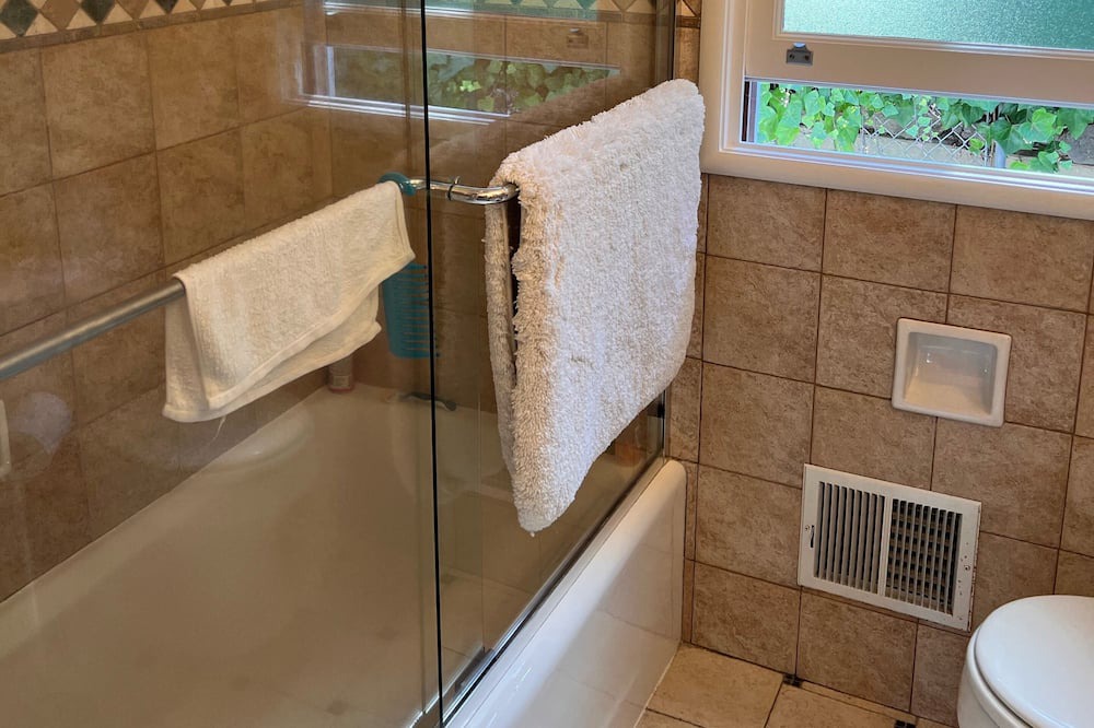 Photo of Bathroom in Upper Rockridge