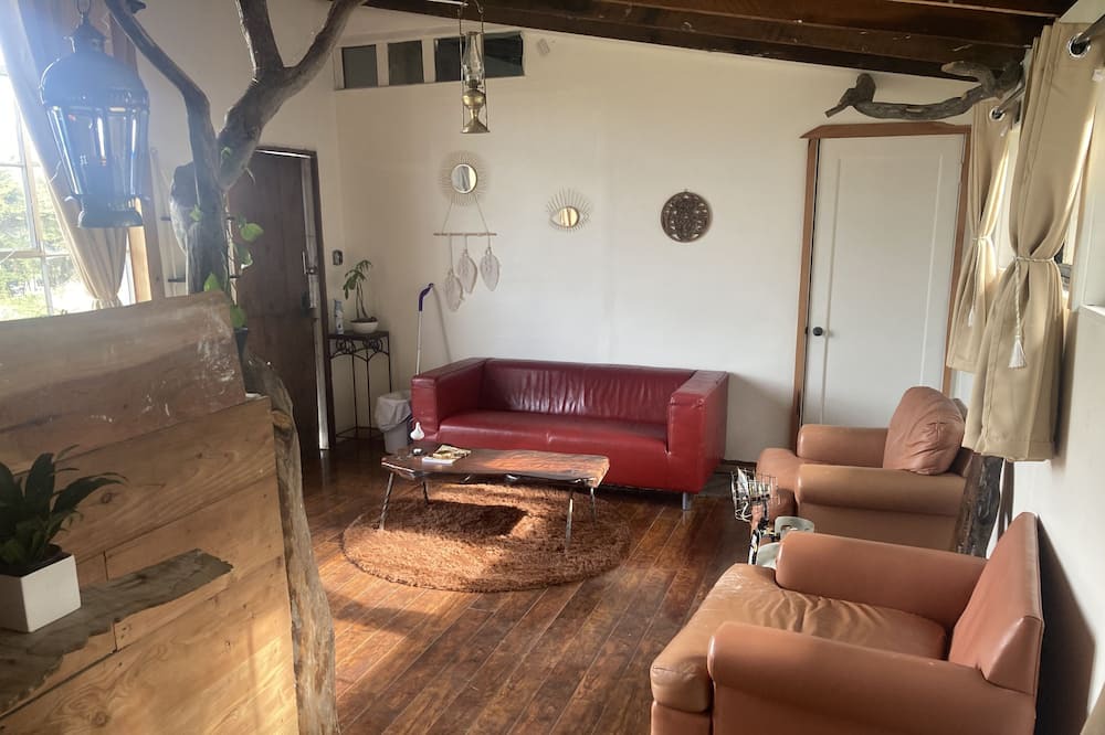 Photo of Livingroom in Pescadero