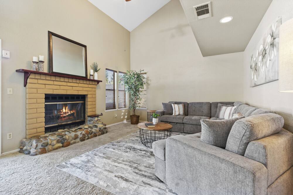Photo of Livingroom in Turlock