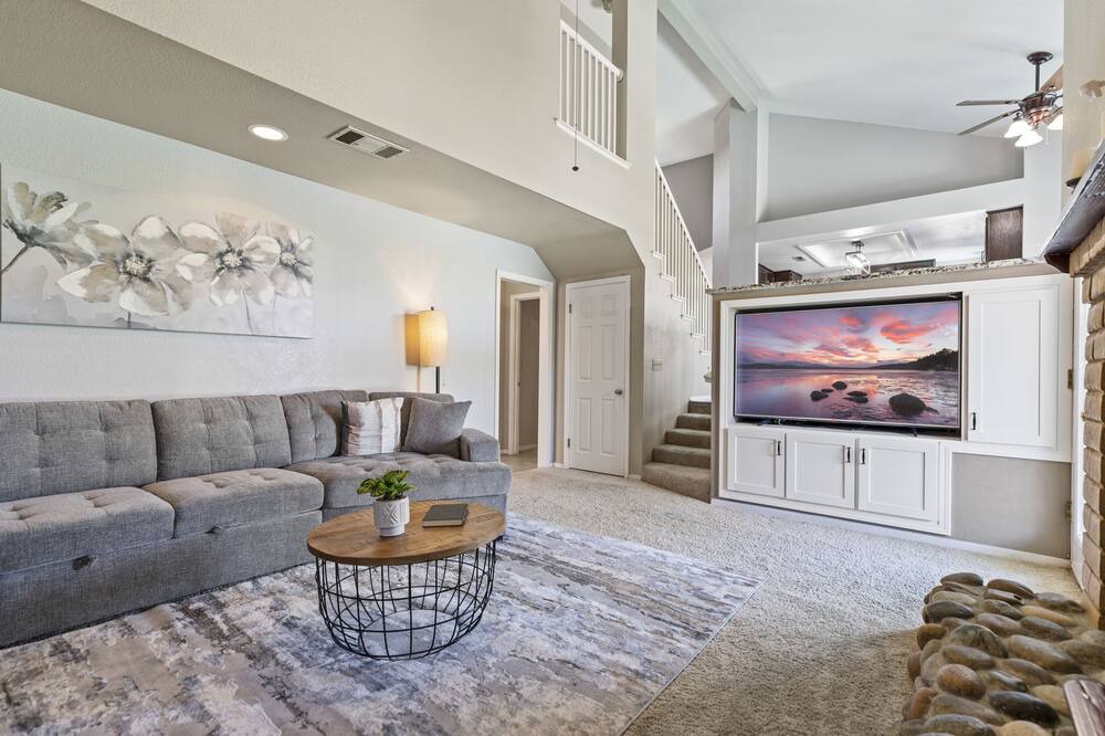 Photo of Livingroom in Turlock
