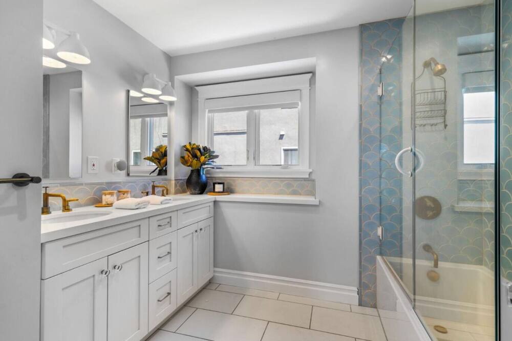Photo of Bathroom in Burlingame Terrace