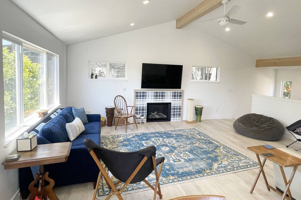 Photo of Livingroom in Westside Santa Cruz