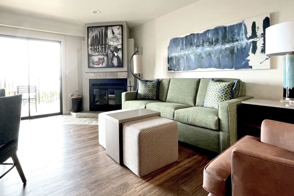 Photo of Livingroom in Carmel Highlands