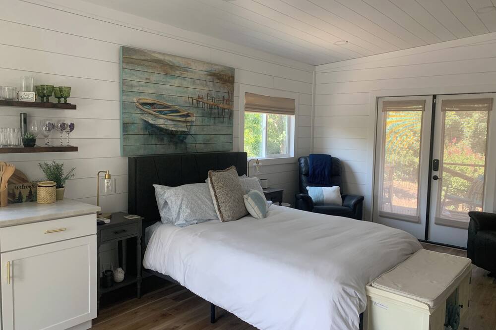 Photo of Bedroom in Springville