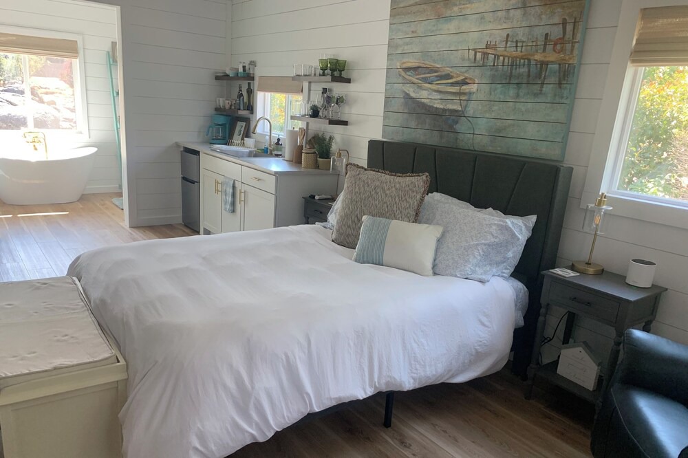 Photo of Bedroom in Springville
