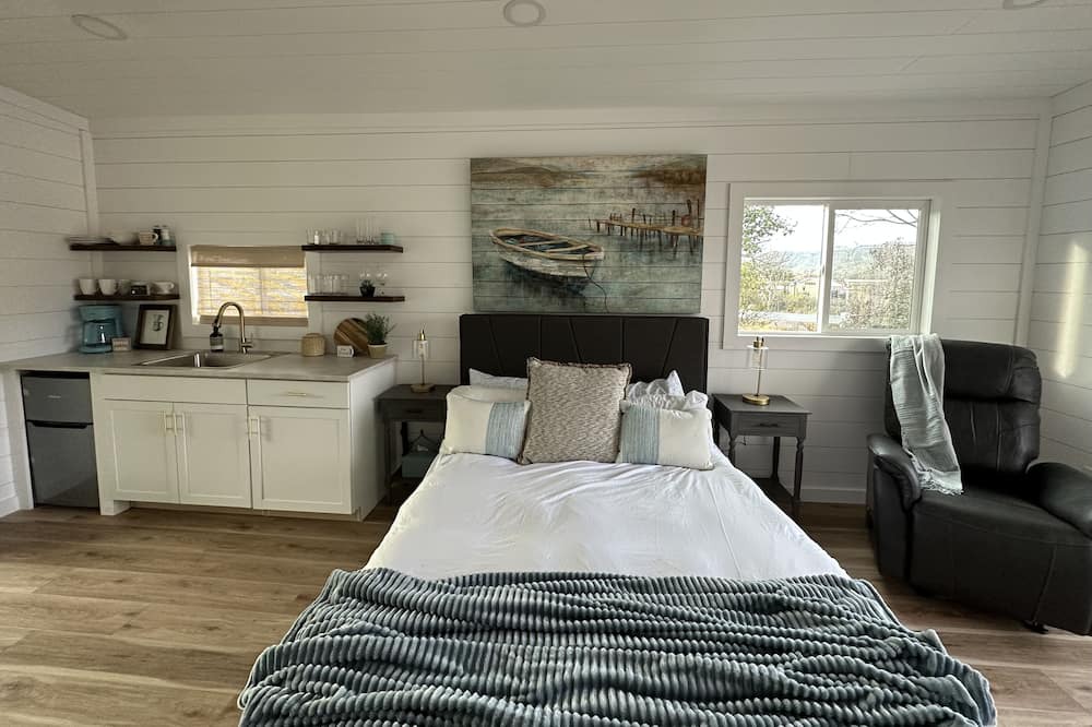 Photo of Bedroom in Springville