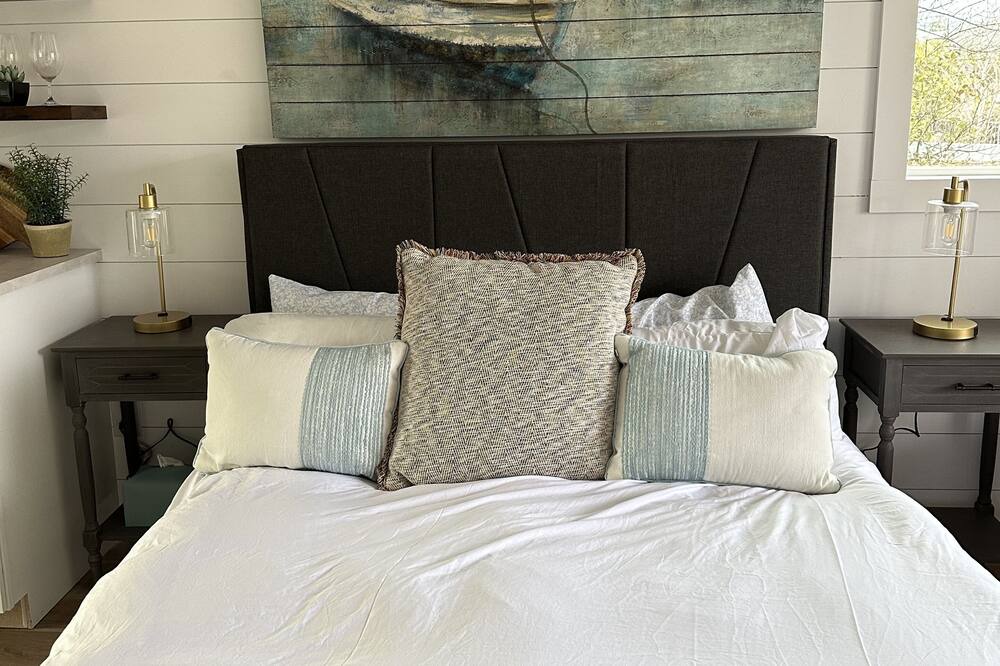 Photo of Bedroom in Springville