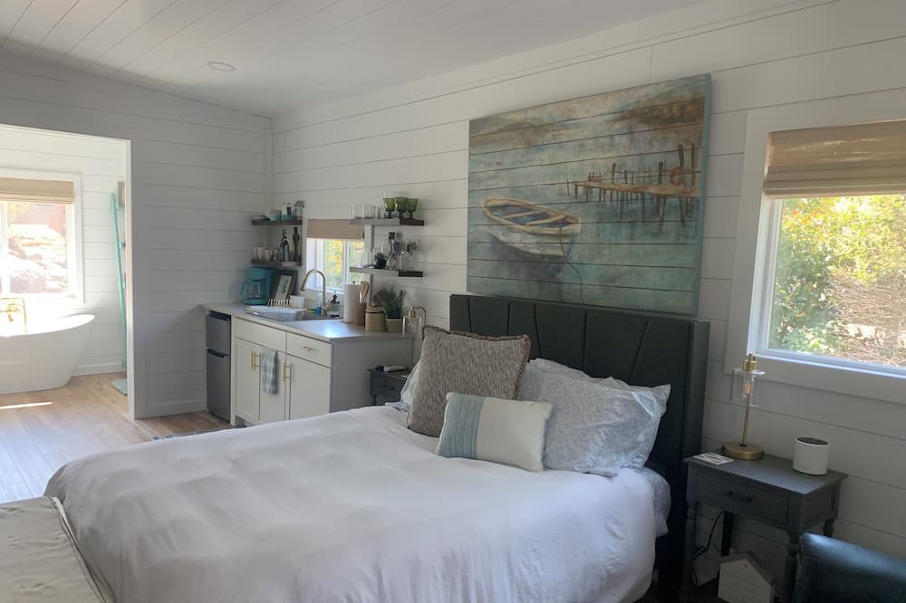 Photo of Bedroom in Springville