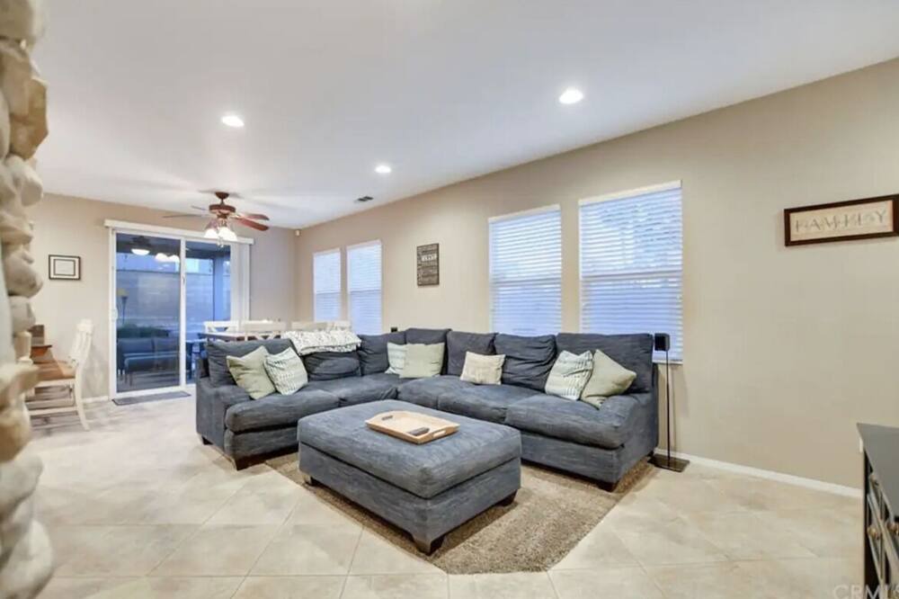 Photo of Livingroom in Jurupa Valley