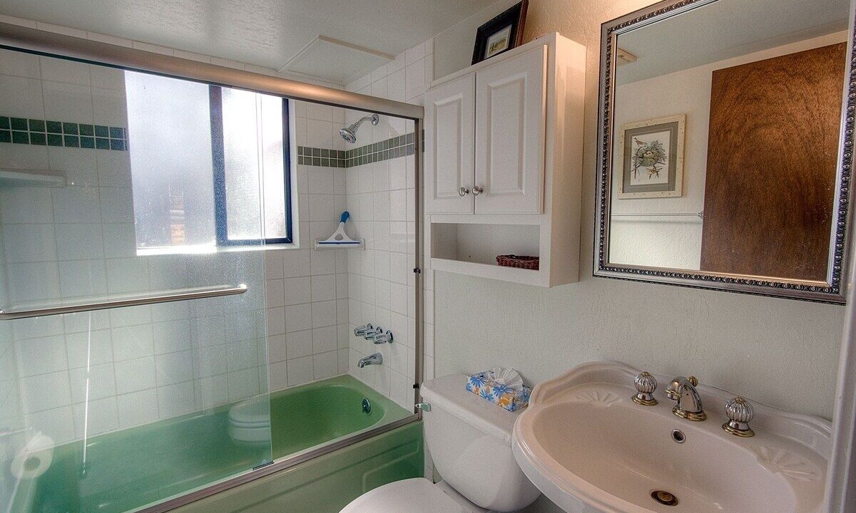 Photo of Bathroom in Al Tahoe
