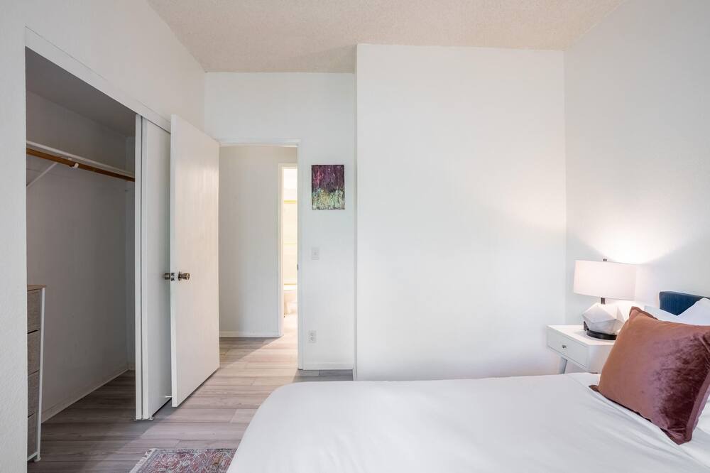 Photo of Bedroom in Centerville