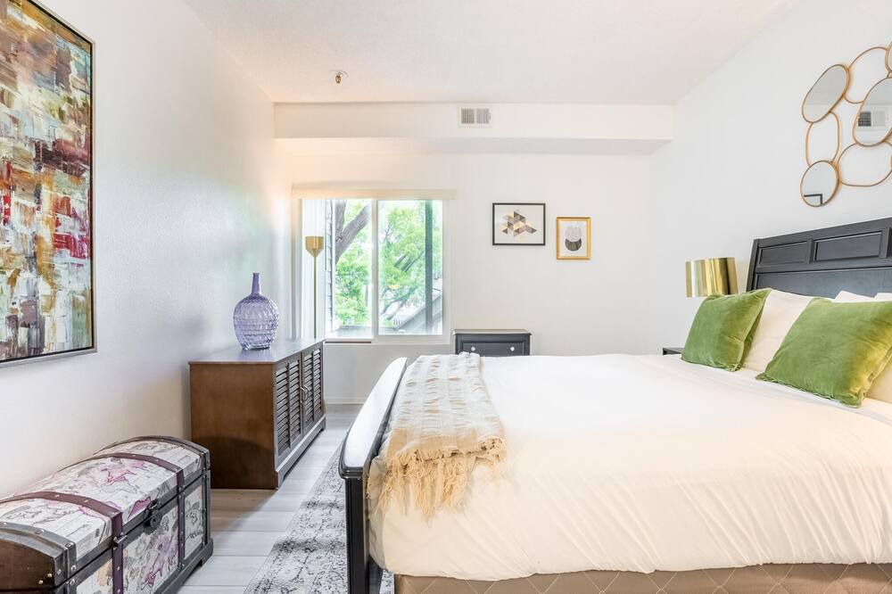 Photo of Bedroom in Centerville