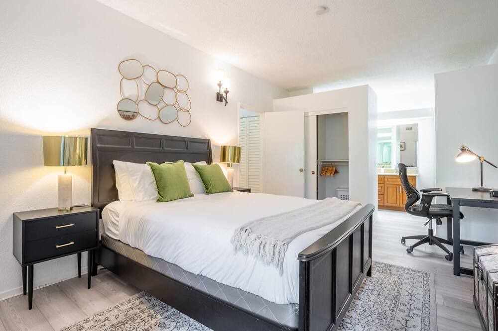 Photo of Bedroom in Centerville