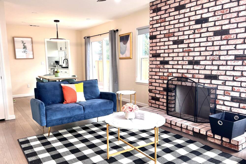 Photo of Livingroom in Ashland